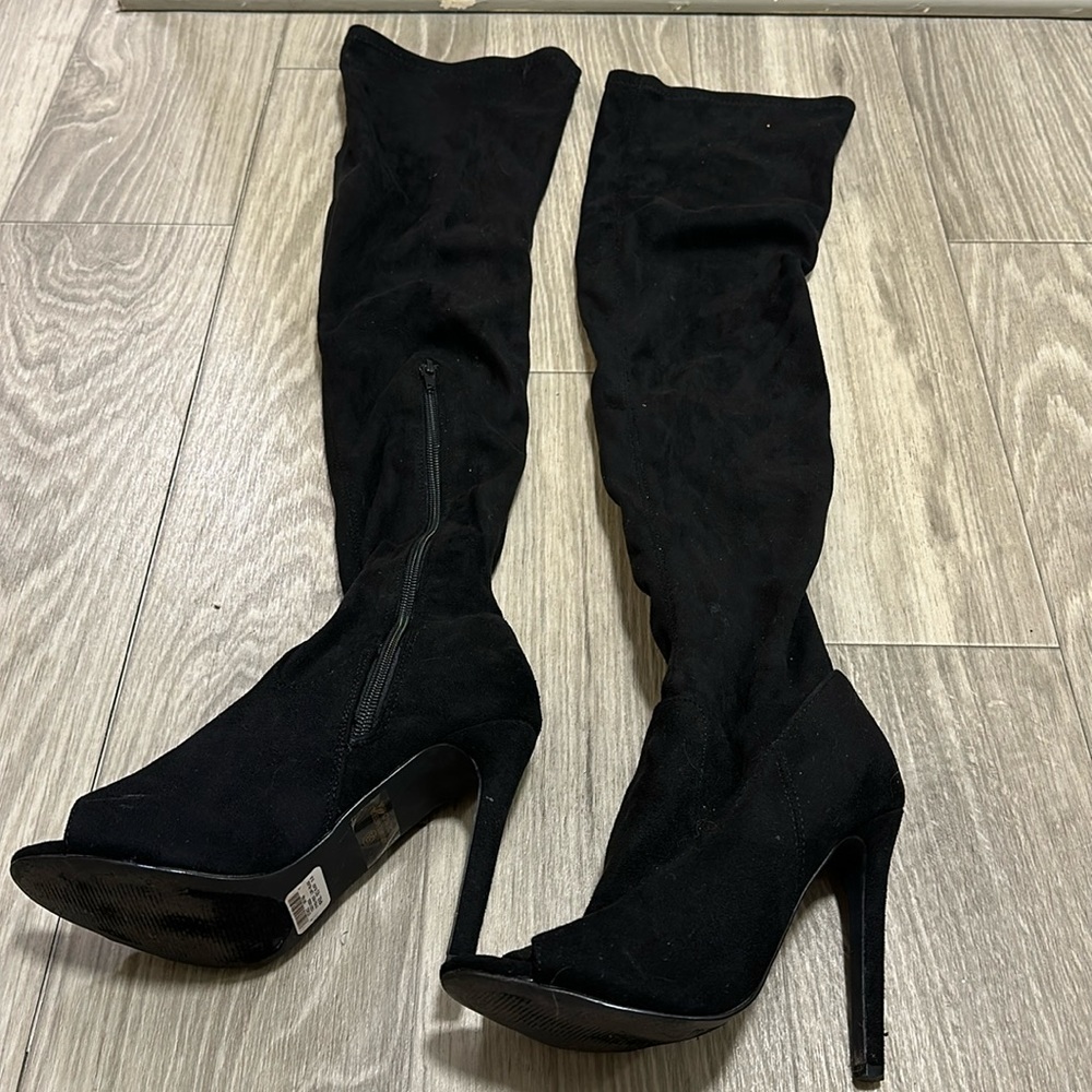 Black high heel boots that go up to knee !!!